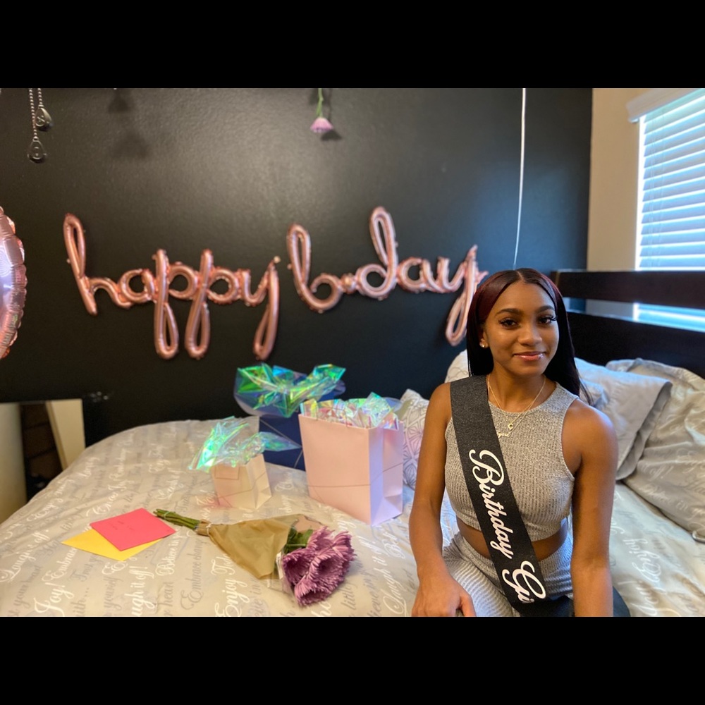 Meet your Posher, Cyara